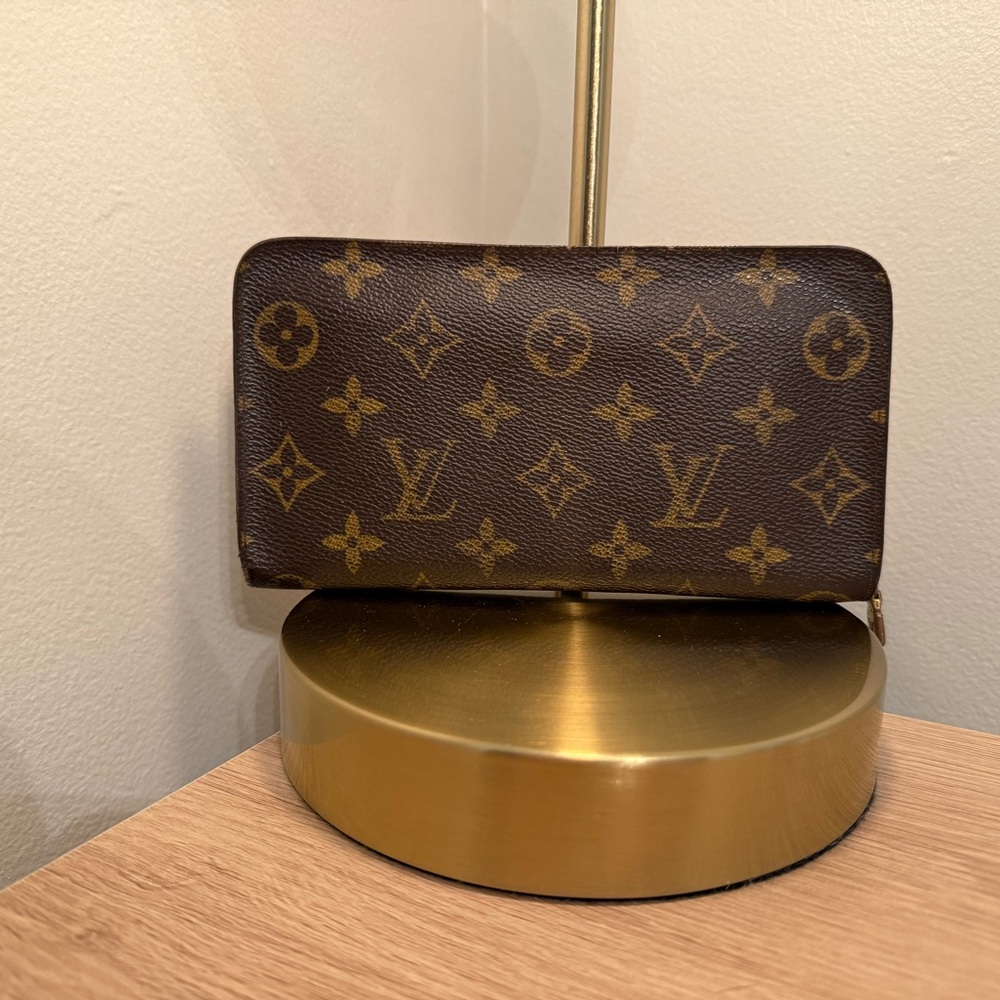Louis Vuitton Monogram Zippy Wallet